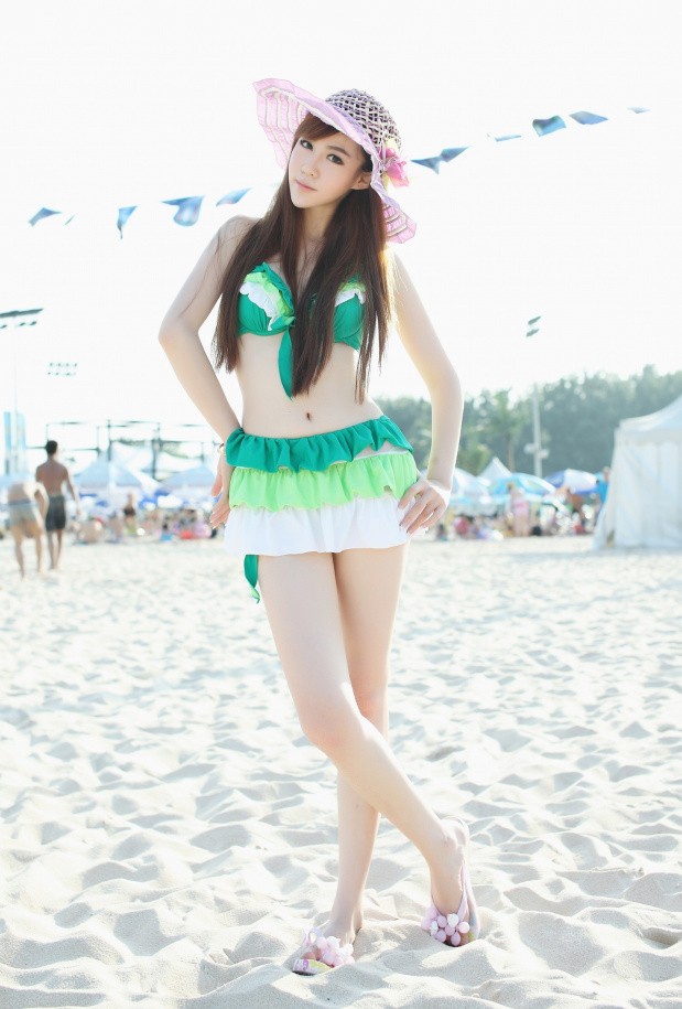 小美女侯诗辰海边比基尼迷人写真(图13)