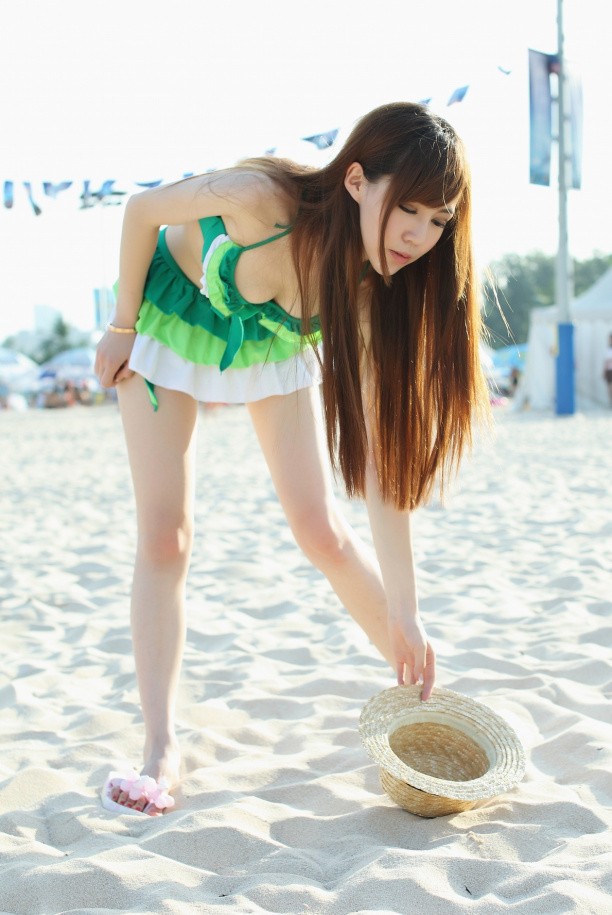 小美女侯诗辰海边比基尼迷人写真(图18)