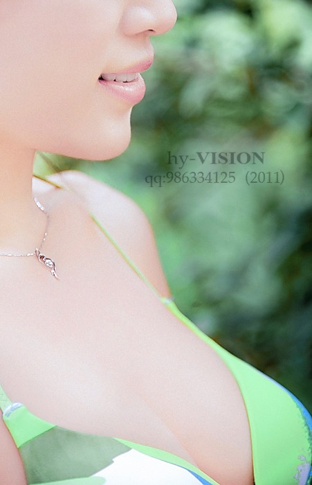 比基尼美女赏花玩水高清图(图4)