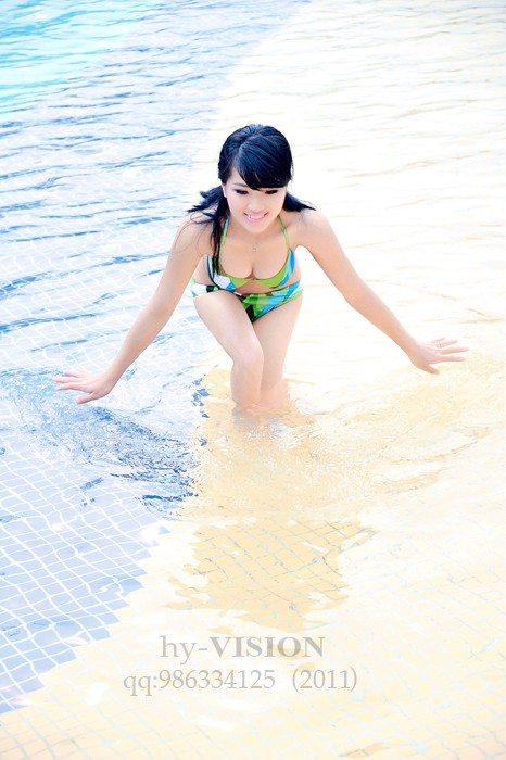 比基尼美女赏花玩水高清图(图6)