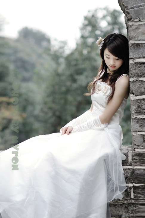 才气过人的美女画家(图1)