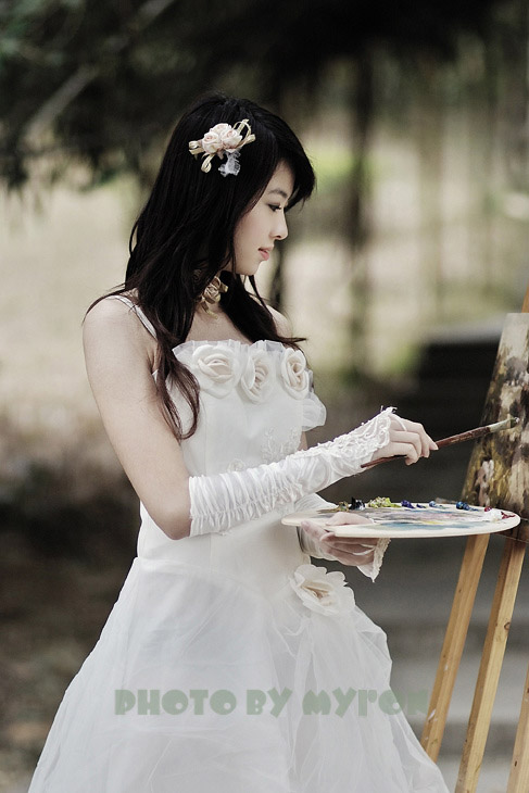 才气过人的美女画家(图6)