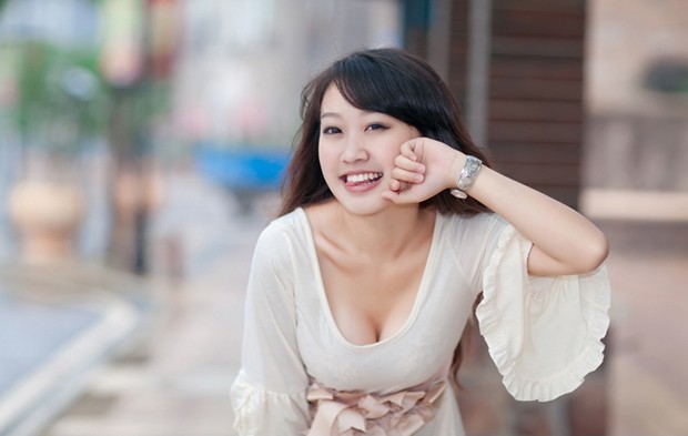 时尚街拍猫妖MM 小露沟沟展示好身材(图14)