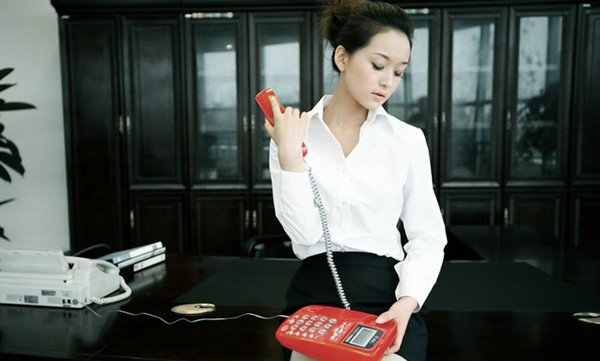 办公室里的靓丽可爱秘书(图5)