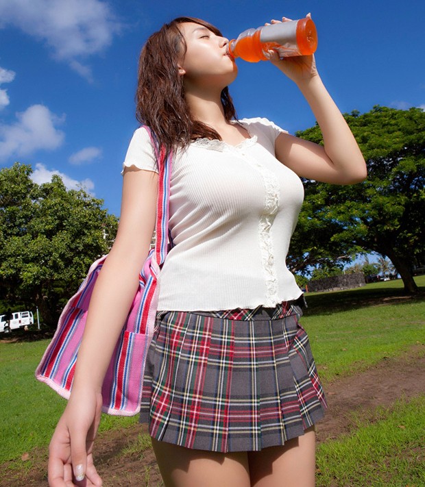 最胸美少女筱崎爱高清泳衣写真(图17)