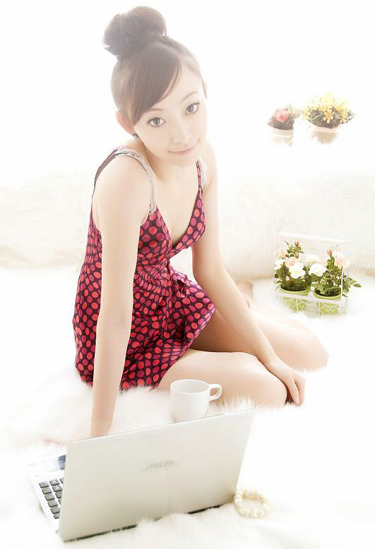 百变楚楚华硕广告代言照(图3)