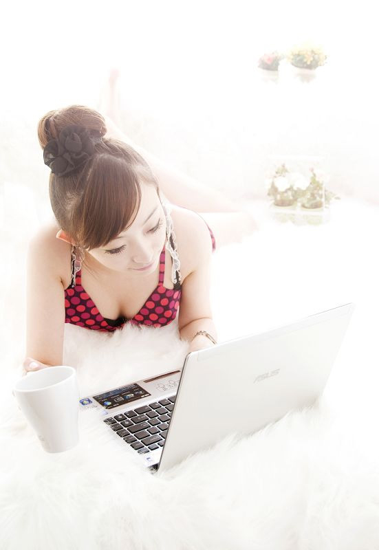 百变楚楚华硕广告代言照(图6)