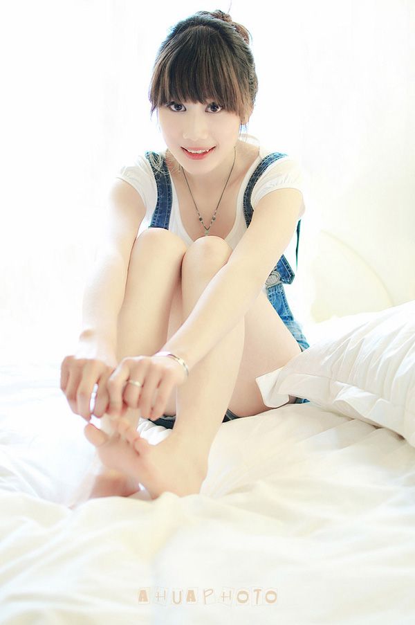 皮肤嫩白的超级小美人(图4)