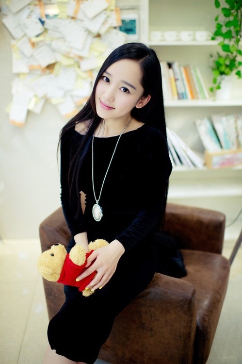 白皙美女皮肤如牛奶一般(图6)