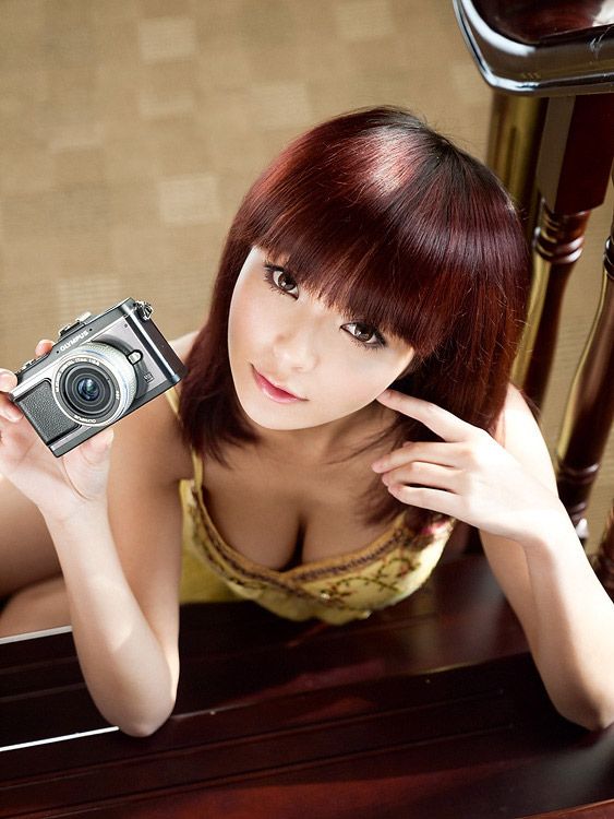 清纯少女招显性感姿态(图4)