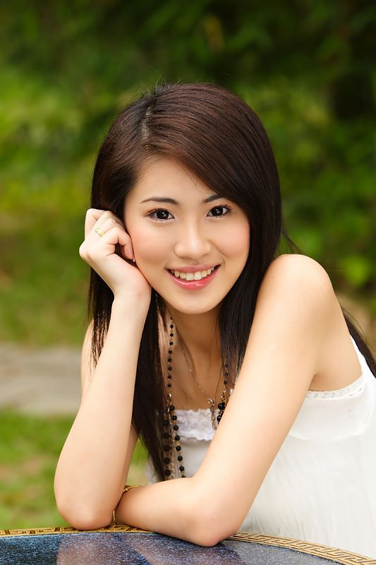 竹林里的甜美养眼美女(图3)