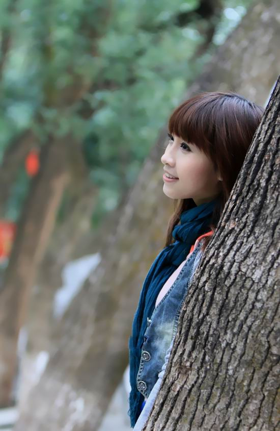 接电话美眉笑容如此甜美(图12)