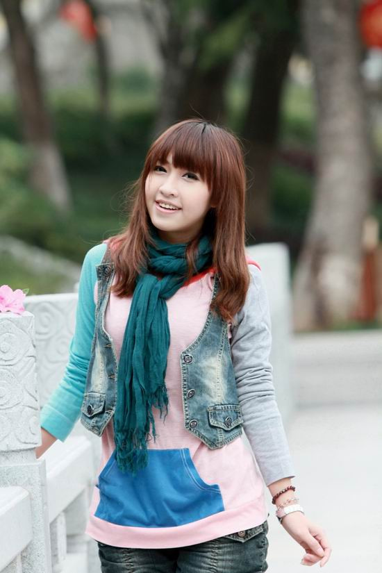 接电话美眉笑容如此甜美(图15)