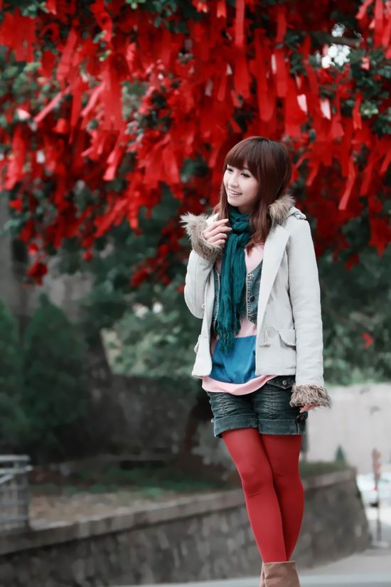 接电话美眉笑容如此甜美(图8)