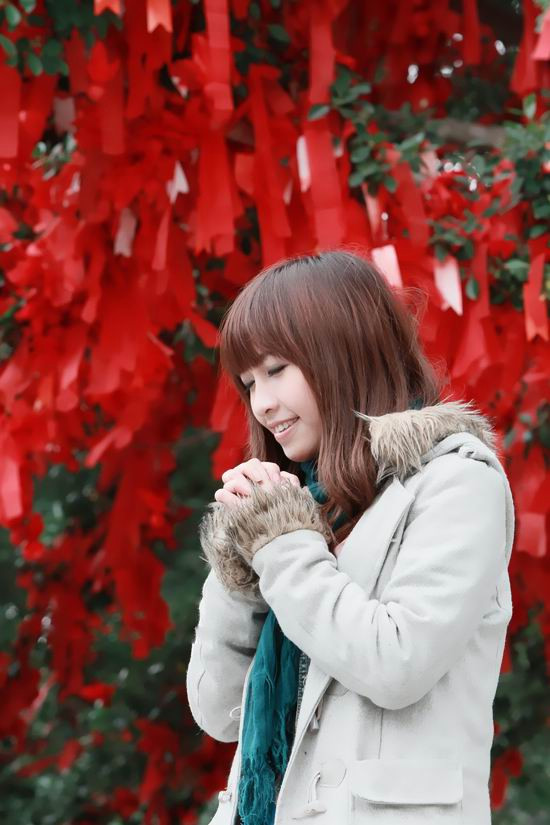 接电话美眉笑容如此甜美(图9)