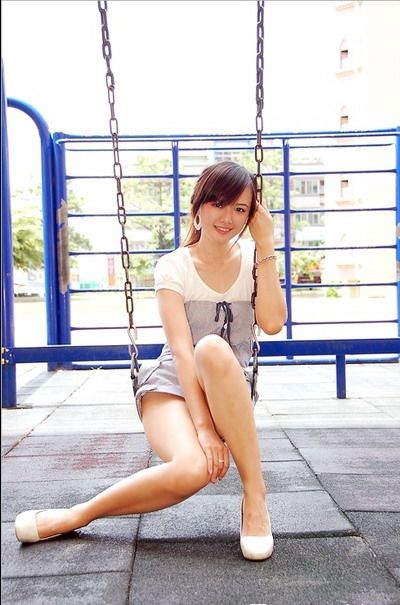 80后美腿幼师自拍秀(图3)