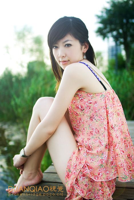 七月仲夏美女湖边拍写真(图2)