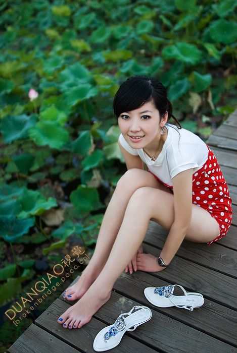 七月仲夏美女湖边拍写真(图4)