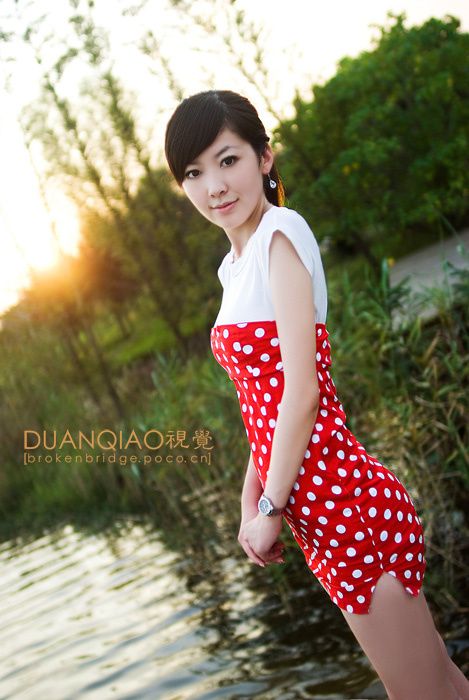 七月仲夏美女湖边拍写真(图5)