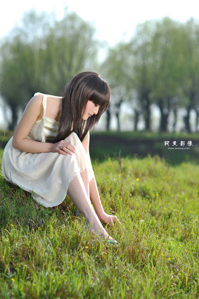 佳人渐行—心随春而柳动(图2)