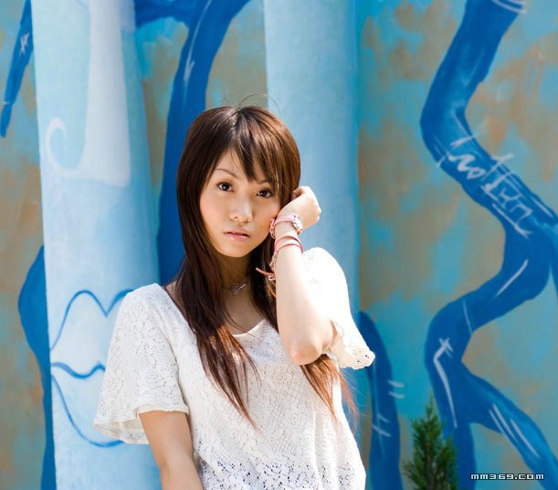 极品清纯美女公园靓丽写真(图19)