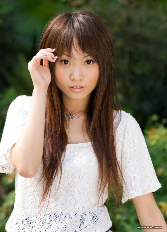 极品清纯美女公园靓丽写真(图2)