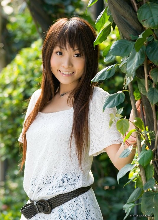 极品清纯美女公园靓丽写真(图8)