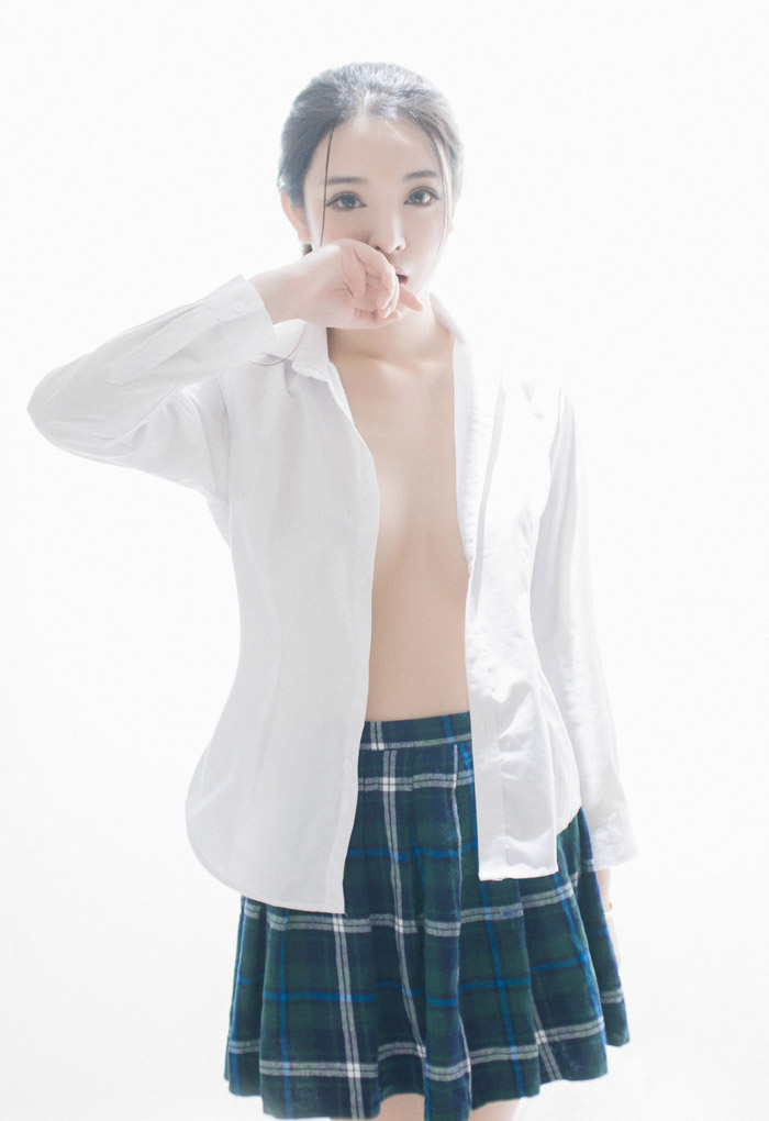 清新玉女陈大榕学生装清纯写真照(图1)