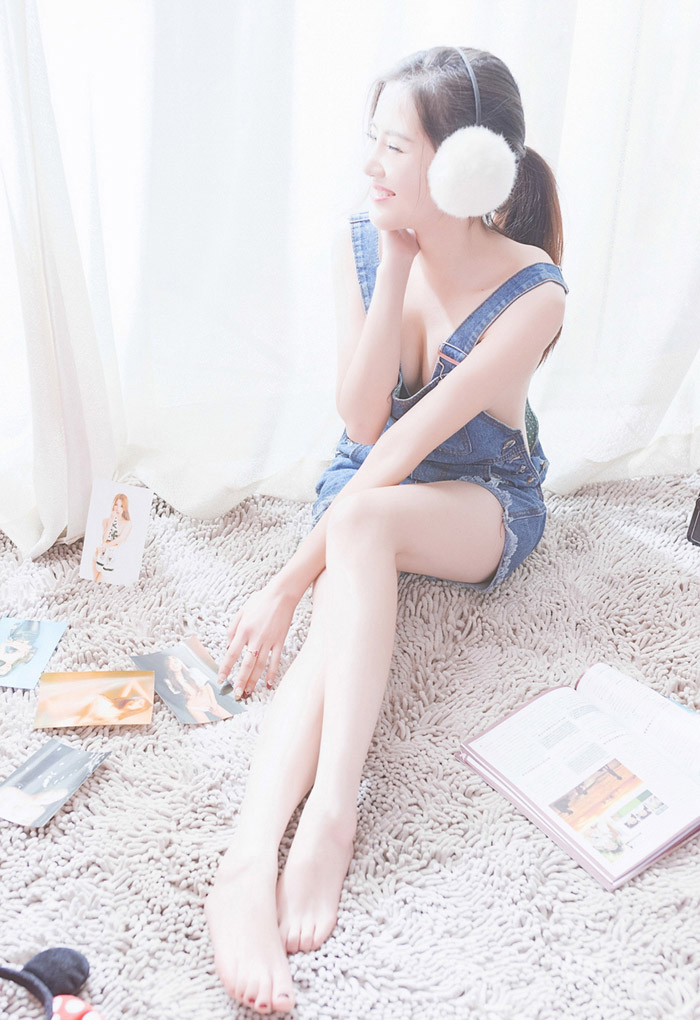 嫩模李昔雨白色耳罩笑容脸上尽现(图4)