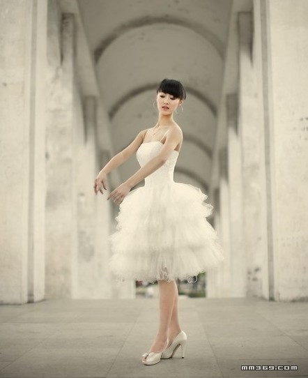 芭蕾少女的灰色写真(图1)