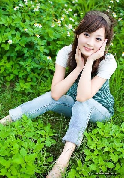 都市女孩陶醉于绿色田野中(图8)