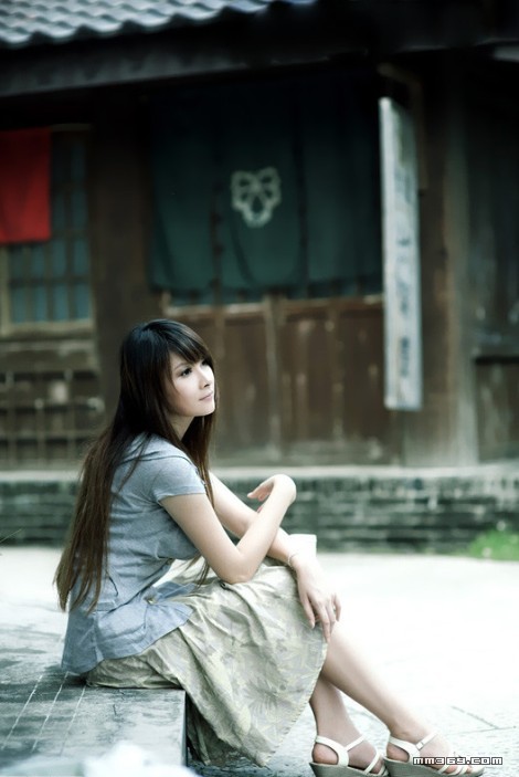 介于清纯和性感间的气质美人(图2)