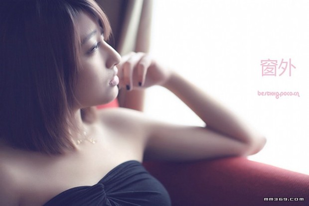 放眼窗外的清纯美眉写真(图3)