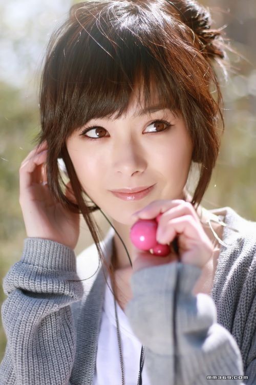 气质美女龚洁最新写真(图2)