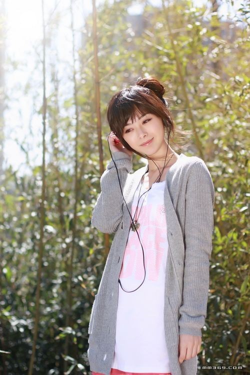 气质美女龚洁最新写真(图8)