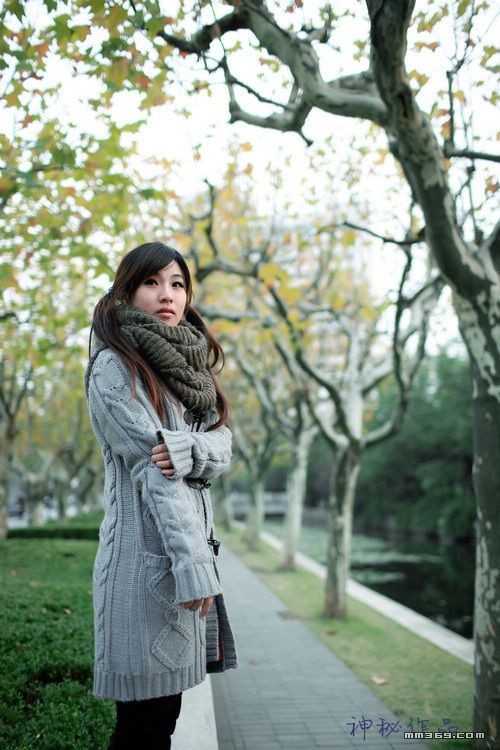 冬日清晨校园里漫步的MM(图6)