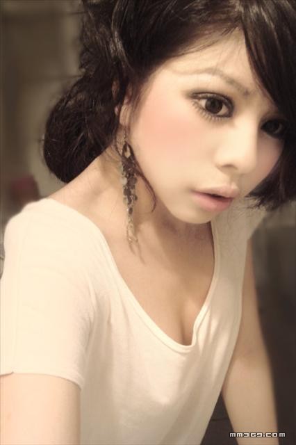 打扮前卫的90后非主流美眉(图10)