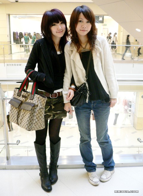 打扮前卫的90后非主流美眉(图2)