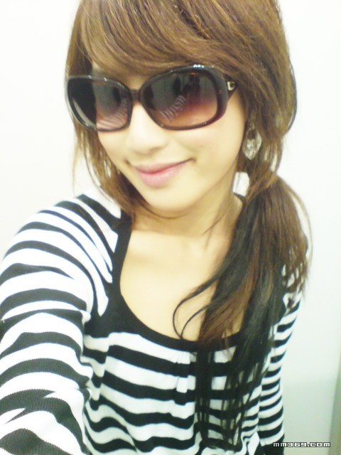 打扮前卫的90后非主流美眉(图3)