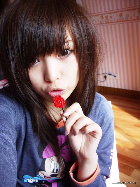 打扮前卫的90后非主流美眉(图6)