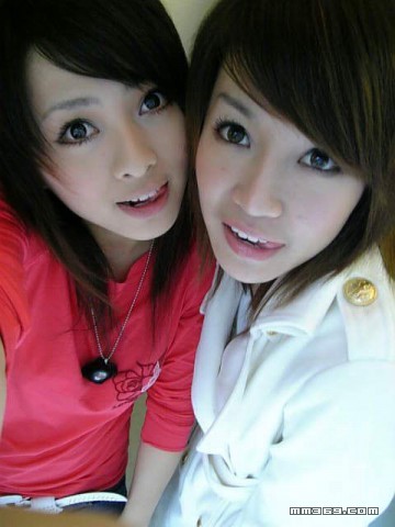 打扮前卫的90后非主流美眉(图7)