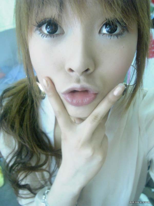 打扮前卫的90后非主流美眉(图9)