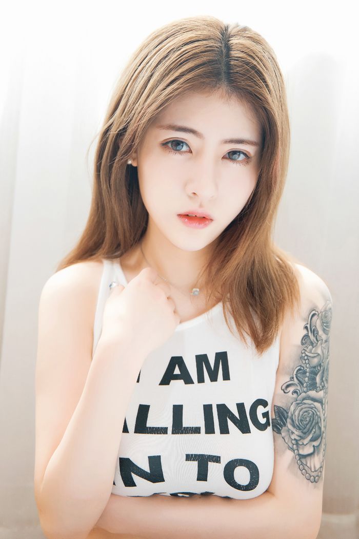 白嫩美人Cherry纹身显眼秀诱人酥胸(图7)