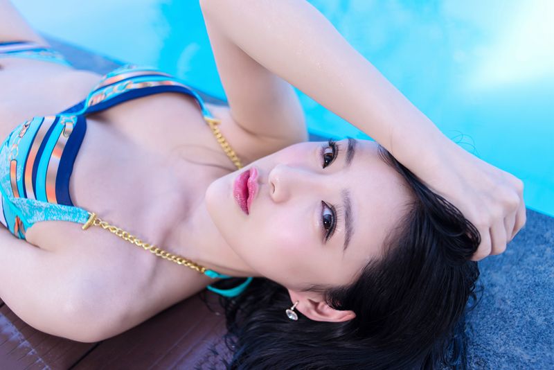 气质美女施亿佳Kitty度假写真秀美背(图34)