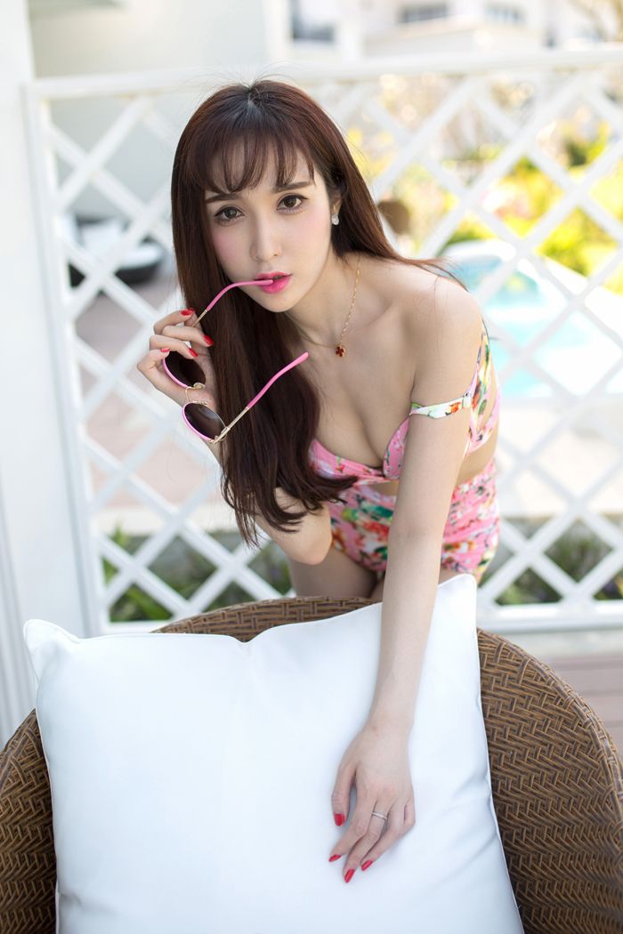 嫩模茜茜度假村比基尼写真气质佳(图3)