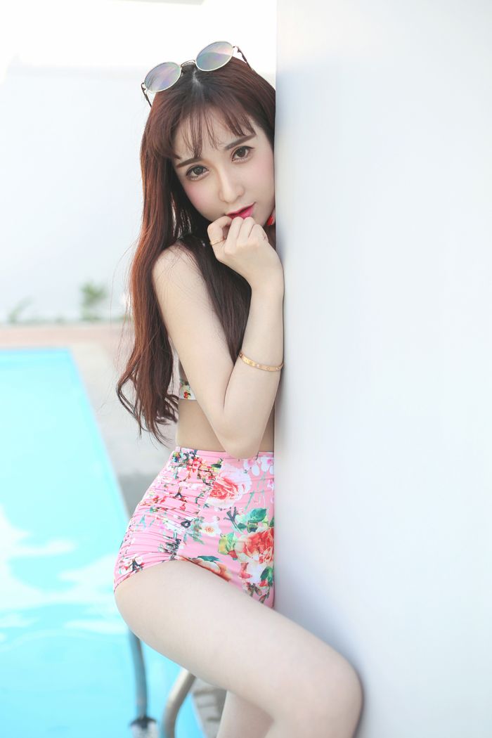 嫩模茜茜度假村比基尼写真气质佳(图4)