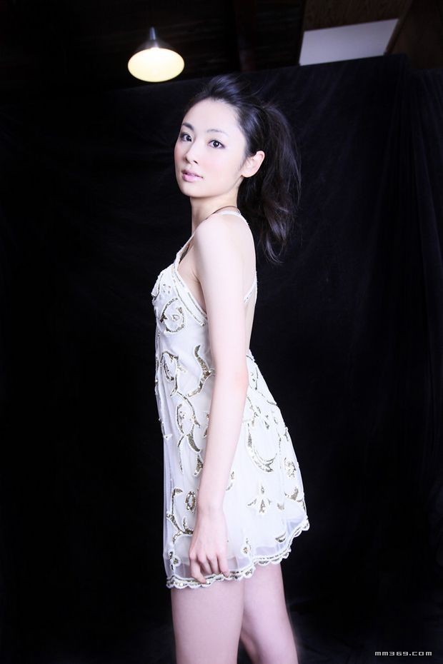 靓丽白衣天使极品写真(图15)