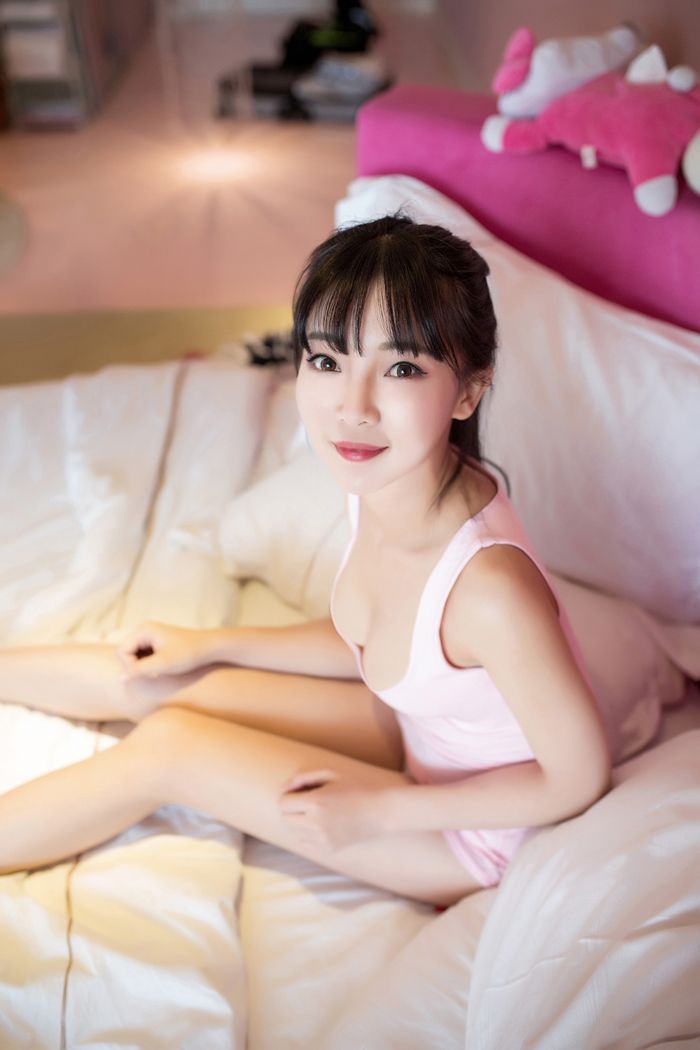 俏皮妹子莉莉丝学生短裙内内走光光(图25)