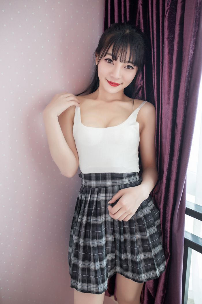 俏皮妹子莉莉丝学生短裙内内走光光(图42)