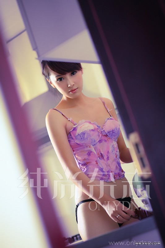 纯情尤物敏敏杂志封面写真(图10)